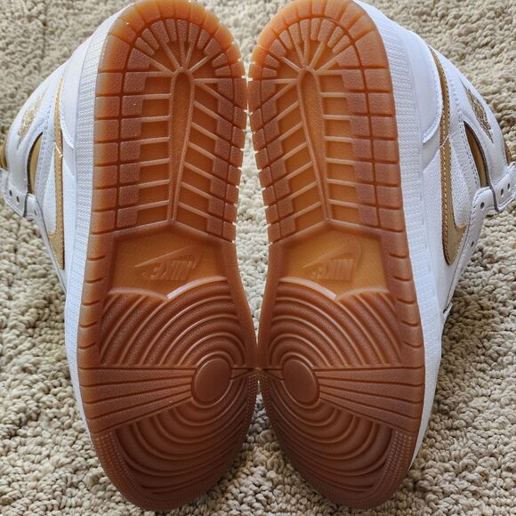 Wmns Air Jordan 1 Retro OG High Metallic Gold Brand New Sz 12 - Picture 7 of 10